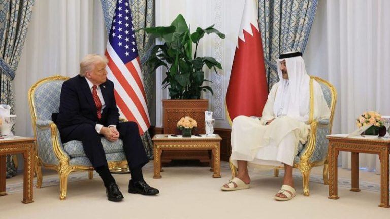 Trump signs agreements with Qatar on defense and Boeing purchases