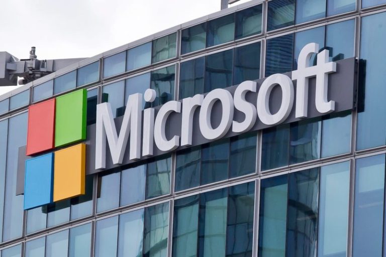 Microsoft says goodbye to the Windows blue screen of death